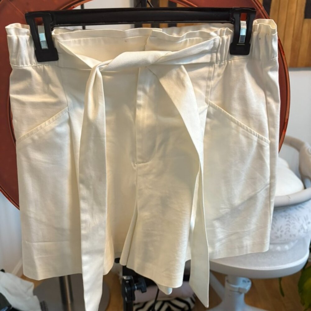 ZARA High-Waisted White Shorts Size M